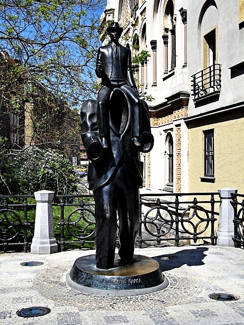 kafka statue prague